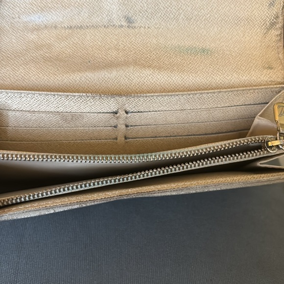 LV Damier wallet - Picture 3 of 8